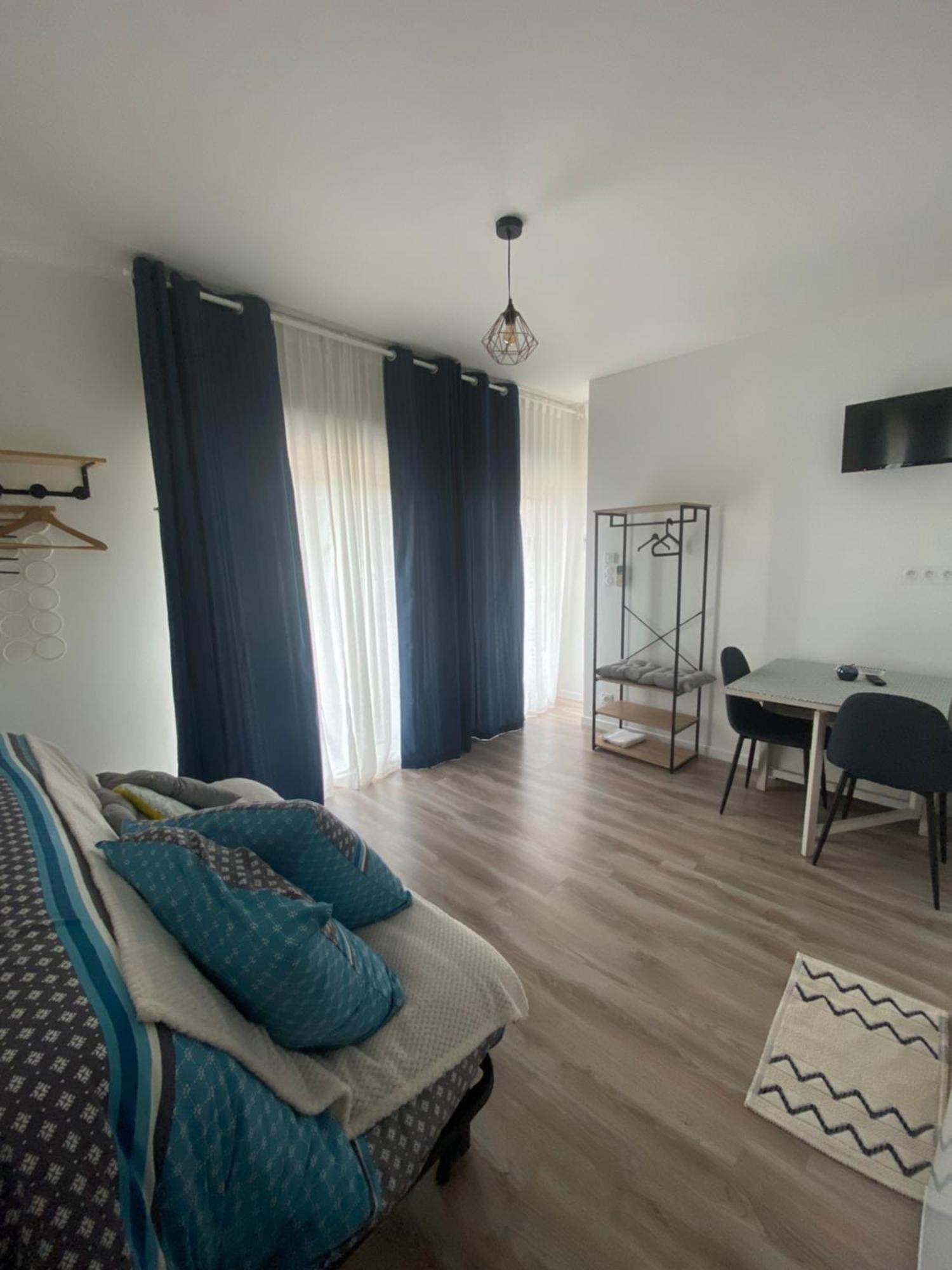 Studio Neuf Tout Equipe Castres-Gironde エクステリア 写真